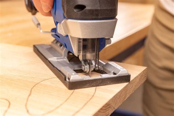 What is a jigsaw able to cut