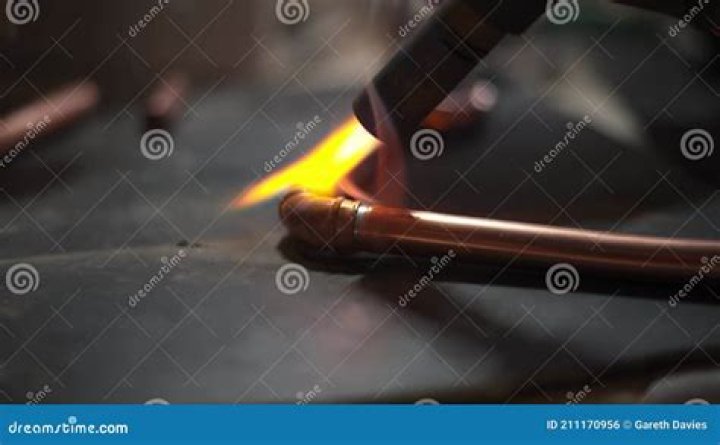 Will copper pipe melt in a fire